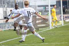 3. Liga; SV Meppen - FC Ingolstadt 04; Tor Jubel Treffer 0:2  mit dem Kopf Moussa Doumbouya (27, FCI) mit Tobias Bech (11, FCI) Torwart Harsman Matthis (1 SVM) geschlagen