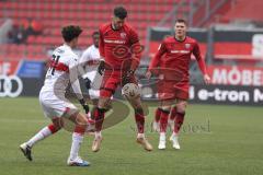 3. Liga - Saison 2025/26 - FC Ingolstadt 04 - VFB Stuttgard II - Linus Rosenlöcher (Nr.19 - FCI) - Noah Darvich (Nr.31 - VFB Stuttgard II) - Foto: Meyer Jürgen