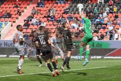 2.BL; FC Ingolstadt 04 - SC Paderborn 07; Filip Bilbija (35, FCI) zu spät, Torwart Huth Jannik (21 SCP) Visar Musliu (16, FCI) Dominik Franke (3 FCI) Heuer Jannis (24 SCP)