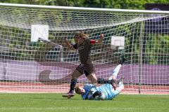 2. Frauen-Bundesliga - Saison 2021/2022 - FC Ingolstadt 04 - TSG 1899 Hoffenheim - Maier Ramona (#18 FCI) mit einer Torchance - Dick Laura Torwart Hoffenheim - Foto: Meyer Jürgen