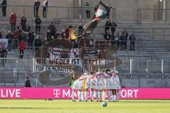 2024_1_27 - 3. Liga - Saison 2023/24 - 1. FC Saarbrücken - FC Ingolstadt 04 -  -  Die Mannschaft bildet einen Kreis vor dem Spiel -  - Fans - Banner - Choreo - Foto: Meyer Jürgen