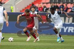 3. Liga; FC Ingolstadt 04 - SV Waldhof Mannheim; Zweikampf Kampf um den Ball Yann Sturm (7, FCI) Ba Sanoussy (25 SVWM) Vincent Thill (12)