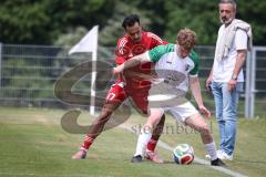 Kreisklasse - Saison 2025/26- SV Lippertshofen - Türkisch SV Ingolstadt-  - Niclas Führer weiss Lippertshofen - Adar Gectan rot Türkisch - Foto: Meyer Jürgen