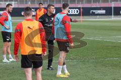 3.Liga - Saison 2022/2023 - FC Ingolstadt 04 -  - Cheftrainer Michael Köllner (FCI) beim ersten Training - Cheftrainer Michael Köllner (FCI) gibt Anweisungen - Foto: Meyer Jürgen