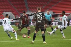 2.BL; FC Ingolstadt 04 - Hannover 96; Schuß Chance Thomas Keller (27, FCI) Jan Hendrik Marx (26, FCI) Linton Maina (11 Han) Gaël Ondoua (29 Han)