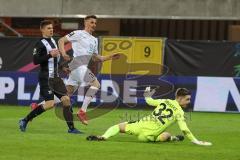 3. Liga - SC Verl - FC Ingolstadt 04 - Stefan Kutschke (30, FCI) trifft den Pfosten, Torwart Brüseke Robin (32 Verl) Jürgensen Lasse (19 Verl) Tor Chance