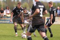 Kreisliga - Saison 2025/26- SV Karlskron - SV Kasing - Sebastian Jakob Fröschl schwarz Karlskron  - Emre Erbas weiss Kasing - Foto: Meyer Jürgen