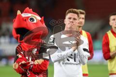 3. Liga; FC Ingolstadt 04 - 
Arminia Bielefeld; Tor Jubel Treffer Sebastian Grönning (11, FCI) zum 1:1 Remis Unentschieden in der letzten Minute der Nachspielzeit. Spieler bedanken sich bei den Fans, Schanzi Maskottchen