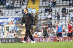 3. Liga; TSV 1860 München - FC Ingolstadt 04; Cheftrainerin Sabrina Wittmann (FCI) geht über den Platz