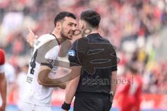 3. Liga; Rot-Weiss Essen - FC Ingolstadt 04; gelbe Karte für Lukas Fröde (34, FCI)
