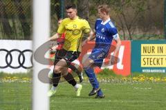 Kreisliga - Saison 2022/2023 - TSV Oberhaunstadt - FC Hitzhofen - Philipp Stipic gelb Hitzhofen - Simon Bellinghausen blau Oberh.stadt - Foto: Meyer Jürgen