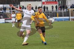 3. Liga; SpVgg Bayreuth - FC Ingolstadt 04; Zweikampf Kampf um den Ball Tobias Bech (11, FCI) Latteier Tim (22 SpVgg)