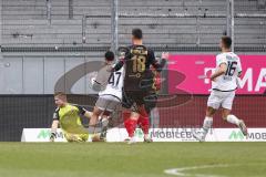 3. Liga; SV Wehen Wiesbaden - FC Ingolstadt 04; Ball ins Tor, Hollerbach Benedict (21 SVW) Torwart Marius Funk (1, FCI) sieht dem Ball nach, David Udogu (47, FCI) Visar Musliu (16, FCI) Prtajin Ivan (18 SVW)