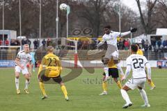 3. Liga; SpVgg Bayreuth - FC Ingolstadt 04; Kopfball Hans Nunoo Sarpei (18 FCI) Hemmerich Luke (23 SpVgg) Marcel Costly (22, FCI)