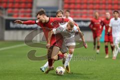 3. Liga; FC Ingolstadt 04 - TSG Hoffenheim II; Zweikampf Kampf um den Ball Julian Kügel (29, FCI) Lässig Valentin (6 TSG) Duric Luka (10 TSG)