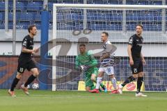 3. Liga - MSV Duisburg - FC Ingolstadt 04 - Torwart Fabijan Buntic (24, FCI) hält sicher, Federico Palacios Martinez (31 MSV) Tobias Schröck (21, FCI) Marcel Gaus (19, FCI)