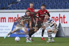 3. Liga; MSV Duisburg - FC Ingolstadt 04; Zweikampf Kampf um den Ball Kolja Pusch (7 MSV) Marvin Bakalorz (6 MSV) Arian Llugiqi (25, FCI) Calvin Brackelmann (17, FCI)