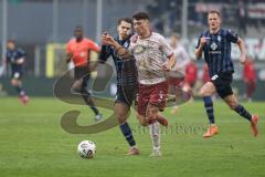 3. Liga - Saison 2025/26 - Waldhof Mannheim  -  FC Ingolstadt 04 - Mads Borchers (Nr.9 - FC Ingolstadt 04) - Diego Michel (Nr.28 - Waldhof Mannheim) - Foto: Meyer Jürgen