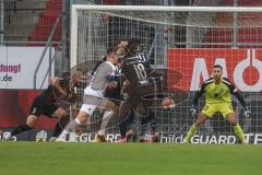 2.BL; FC Ingolstadt 04 - SV Darmstadt 98; rechts Torwart Dejan Stojanovic (39 FCI) Tietz Phillip (9 SVD) Hans Nunoo Sarpei (18 FCI) Nico Antonitsch (5, FCI) Jonatan Kotzke (25, FCI) Merlin Röhl (34, FCI)