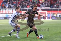 3. Liga; FC Ingolstadt 04 - MSV Duisburg; Zweikampf Kampf um den Ball Joshua Bitter (29 MSV) Sebastian Grönning (11, FCI)