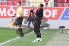 3. Liga; FC Ingolstadt 04 - VfL Osnabrück; Cheftrainerin Sabrina Wittmann (FCI) an der Seitenlinie, Spielerbank