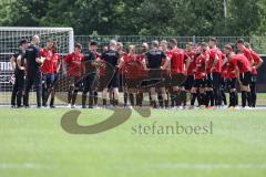 2. Bundesliga - FC Ingolstadt 04 - Trainingsauftakt mit neuem Trainerteam - Abschlußbesprechung nach dem Training, Cheftrainer Roberto Pätzold (FCI)