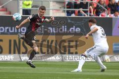 2. Fußball-Liga - Saison 2021/2022 - FC Ingolstadt 04 - Hamburger SV - Florian Pick (#26 FCI) - Moritz Heyer (#3 HSV) - Foto: Meyer Jürgen