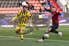 3. Liga; FC Ingolstadt 04 - Borussia Dortmund II; Max Dittgen (10, FCI) Dams Niklas ( BVB2)