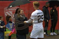 A-Junioren Bundesliga  - Saison 2024/25 - A-Junioren - FC Ingolstadt 04 - FC Augsburg - Alik Streck weiss FCI schiesst den 1:0 Führungstreffer und klatscht mit einer Zuschauerin ab - jubel - Foto: Meyer Jürgen
