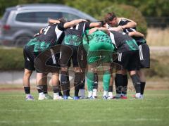 Bezirksliga - Saison 2026/27- TSV Gaimersheim - SE Freising - Gaimersheim bildet einen Kreis vor dem Spiel - XXXXX - Foto: Meyer Jürgen