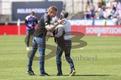 Relegation 2 - VfL Osnabrück - FC Ingolstadt 04 - Spiel ist aus, FCI steigt auf in die 2. Liga, Jubel Party Cheftrainer Tomas Oral (FCI) und Cheftrianer Markus Feldhoff  (VfL)