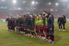 3. Liga; SSV Jahn Regensburg - FC Ingolstadt 04; Spieler bedanken sich bei den Fans Sieg Jubel Freude 0:3