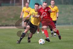 Kreisklasse - Saison 2023/24 -  SV Zuchering - TSV Lichtenau - Berthold Schneider rot Zuchering - Henrik Radtke gelb Lichtenau - Foto: Meyer Jürgen