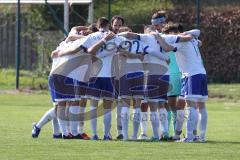 Kreisklasse - SV Hundszell - SV Zuchering - Die Mannschaft von Hundszell bildet einen Kreis vor dem Spiel - Foto: Jürgen Meyer