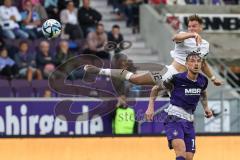 3. Liga; Erzgebirge Aue - FC Ingolstadt 04; Simon Lorenz (32, FCI) Zweikampf Kampf um den Ball Tashchy Borys (14 Aue)