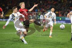 3. Liga; FC Ingolstadt 04 - Dynamo Dresden; Zweikampf Kampf um den Ball Tobias Bech (11, FCI) Lemmer Jakob (21 DD)