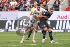 3. Liga; FC Ingolstadt 04 - SpVgg Unterhaching; Felix Keidel (43, FCI) Zweikampf Kampf um den Ball Maier Sebastian (10 SpVgg)