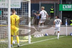 3. Liga; SV Meppen - FC Ingolstadt 04; Tor Jubel Treffer Tobias Bech (11, FCI) läuft jubelnd zu den mitgereisten Fans mit Marcel Costly (22, FCI) Justin Butler (31, FCI) Torwart Harsman Matthis (1 SVM)