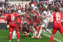 3. Liga - Saison 2023/24 - Rot-Weiss Essen - FC Ingolstadt 04 -  - Sebastian Gronning (Nr.11 - FCI) - Jose Enrique Rios Alonso (#23 Essen) - Torwart Jakob Golz (#1 Essen) - Foto: Meyer Jürgen