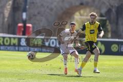 3. Liga; Borussia Dortmund II - FC Ingolstadt 04; Reitz Tony (36 BVB2) Zweikampf Kampf um den Ball Felix Keidel (43, FCI)