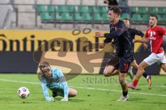 3. Liga; TSV Havelse - FC Ingolstadt 04; Angriff Spurt Julian Kügel (29, FCI) Kolgeci Besfort (4 Havelse) Torwart Opitz Tom (1 Havelse) verpasst den Ball