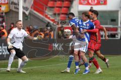 3. Liga - Saison 2025/26 - FC Ingolstadt 04 - Energie Cottbus - Marius  Funk (Nr.33 - FC Energie Cottbus) - Carlsen Frederic Bennedsgaard (Nr.8 - FCI) - Henty Rorig (Nr.3 - FC Energie Cottbus) - Foto: Meyer Jürgen