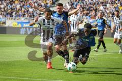 3. Liga - Saison 2026/27 - 1. FC Saarbrücken - FC Ingolstadt 04  - Keanan Bennetts (Nr.18 - FCI) - Kelsey Owusu (Nr.31 - Saarbrücken) - Foto: Meyer Jürgen