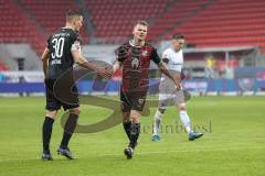 2.BL; FC Ingolstadt 04 - SV Darmstadt 98; Florian Pick (26 FCI) Stefan Kutschke (30, FCI) Handshake, Torchance verpasst