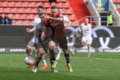 3. Liga; FC Ingolstadt 04 - Rot-Weiss Essen; Zweikampf Kampf um den Ball Torwart Golz Jakob ( RWE) Patrick Schmidt (9, FCI)