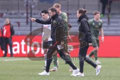 3. Liga; SC Verl - FC Ingolstadt 04; Halbzeit Co-Trainer Fabian Reichler (FCI) Cheftrainerin Sabrina Wittmann (FCI) gehen übers Feld