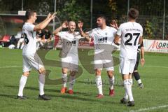 Kreisliga - Saison 2022/2023 - Türk.SV Ingolstadt - TSV Gaimersheim - Jan Witek weiss Gaimersheim passt auf Nicolea Nechita mitte  der den 0:1 Führungstreffer schiesst - jubel - Foto: Meyer Jürgen