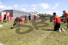 Bayernliga Süd - Saison 2022/2023 - FC Ingolstadt 04 II -  Trainingsauftakt - Maximilian Habereder Athletiktrainer gibt Anweisungen - Foto: Meyer Jürgen