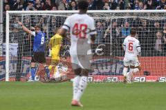 3. Liga; Arminia Bielefeld - FC Ingolstadt 04; Tor Jubel Treffer Klos Fabian (9 AB) Torwart Marius Funk (1, FCI) Simon Lorenz (32, FCI) Leon Guwara (6, FCI) enttäuscht