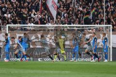 2.BL; FC St. Pauli - FC Ingolstadt 04, Tor Pauli, Torwart Fabijan Buntic (24, FCI) Marcel Hartel (Pauli 30) Paqarada Leart (23 Pauli)